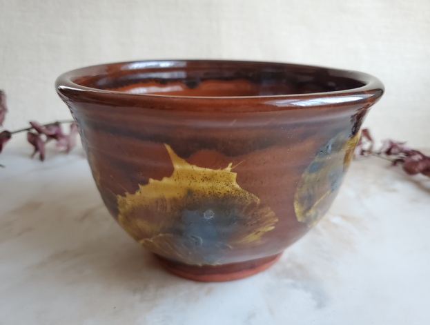 redware bowl, spangles and daubs pattern